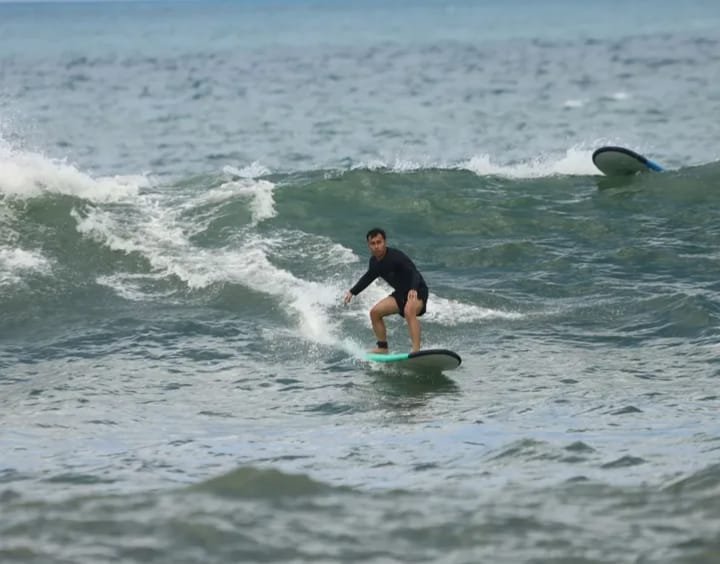 Beginner surf lesson at My Mate Surf